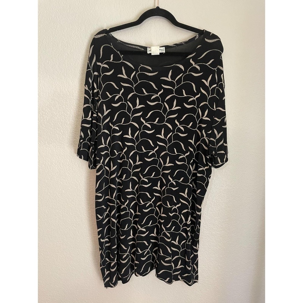 Frazier Lawrence Womans 2X Top Black Cream Embroidered Vine Short Sleeve Career